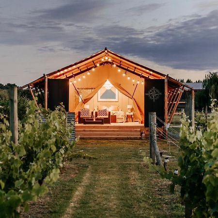 Villas & Vines Glamping Хейстингс Екстериор снимка