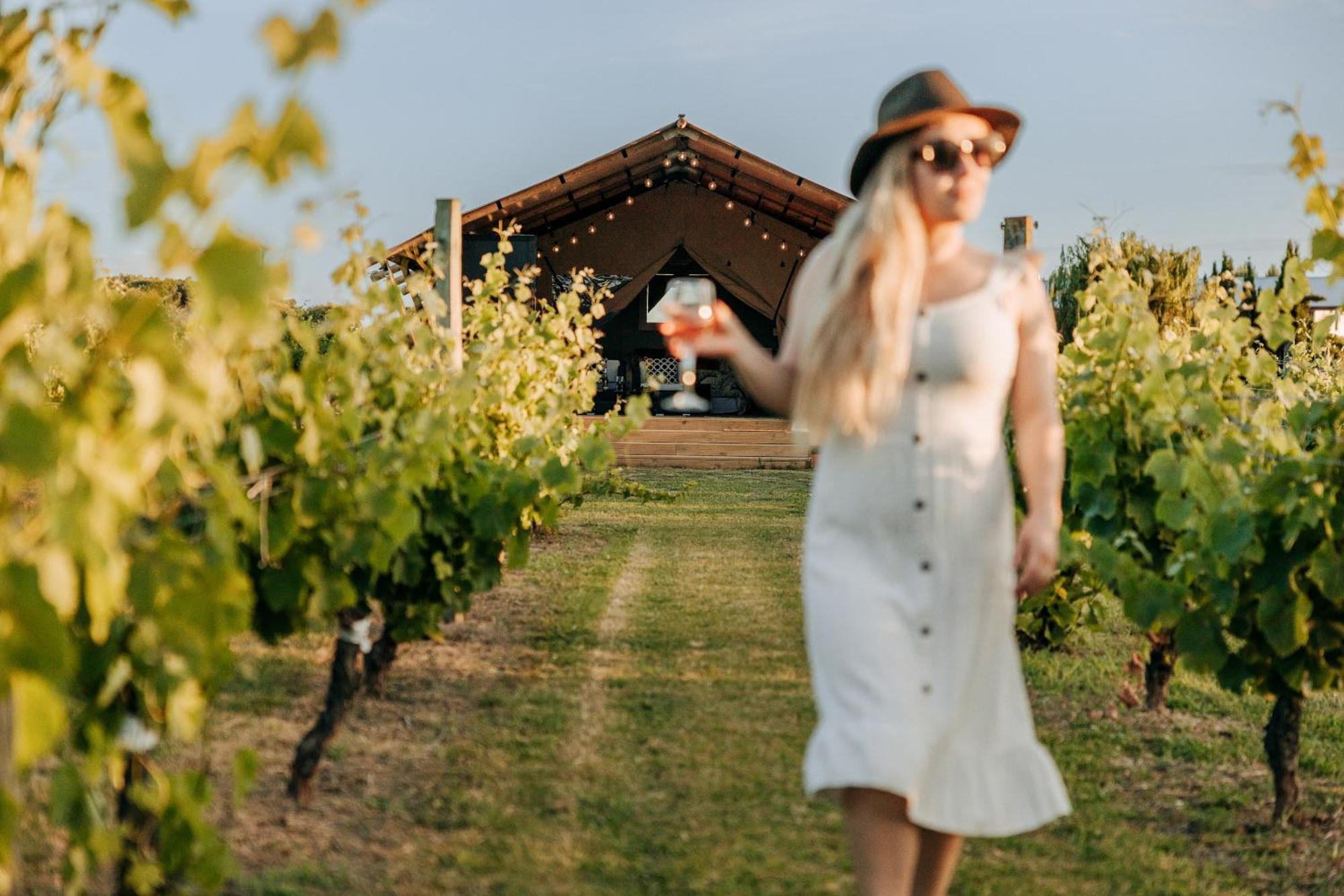 Villas & Vines Glamping Хейстингс Екстериор снимка